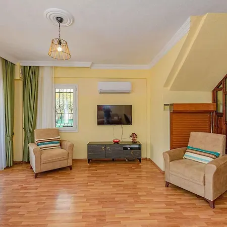 The Ultimate In An Ideal Location, 1004 * 费特希耶