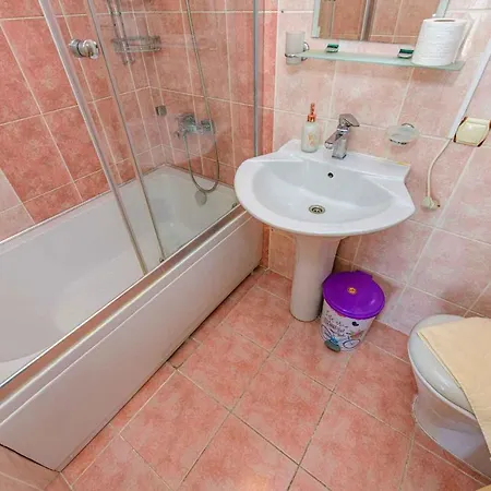 The Ultimate In An Ideal Location, 1004 * 费特希耶