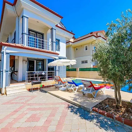 Vila The Ultimate In An Ideal Location, 1004 *