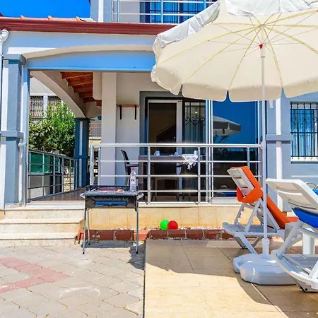 The Ultimate In An Ideal Location, 1004 别墅
